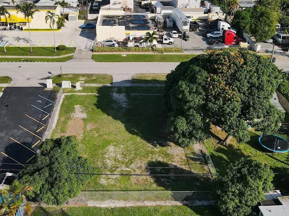 4460 Clinton Boulevard, Lake Worth, FL 33461
