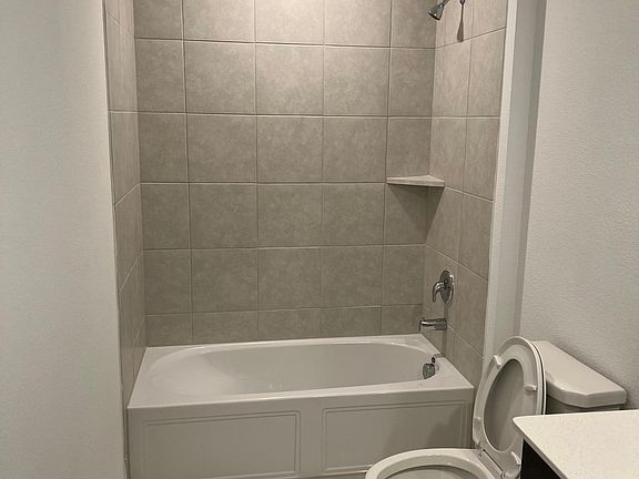 4th image of 224 Jasmine Dr