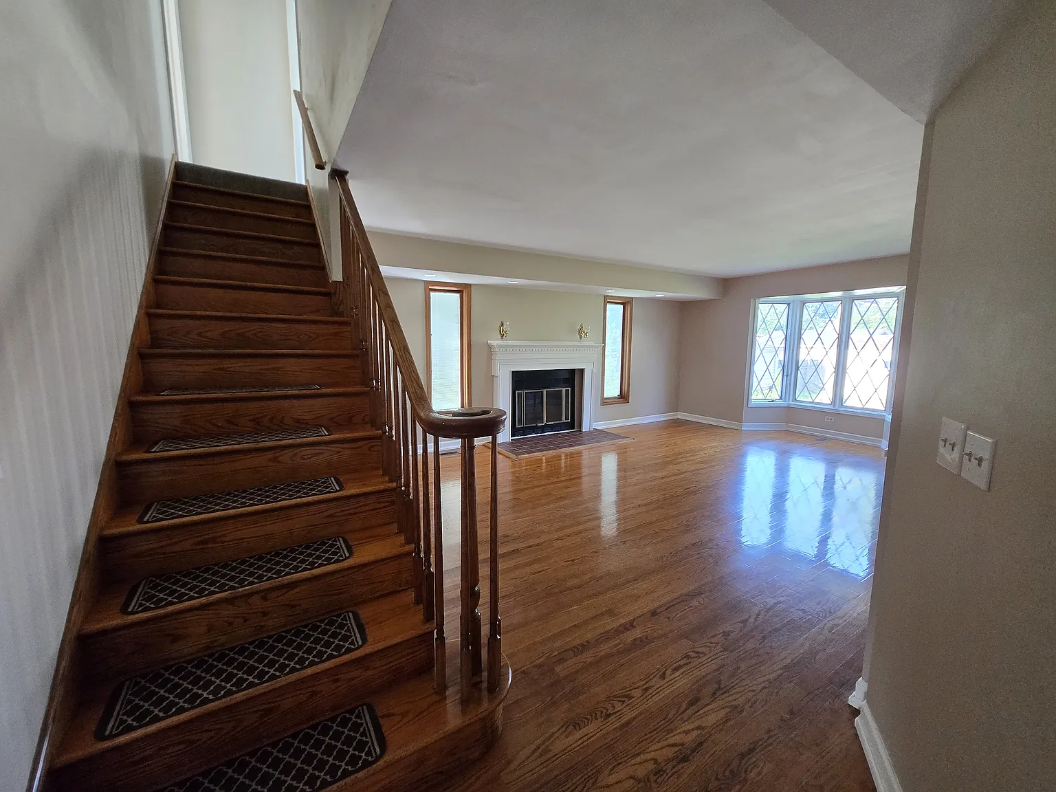 4 bed, 2127 sqft, $2,300 — Photo 4