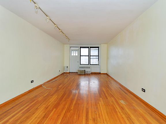 2nd image of 2800 Coyle St APT 512