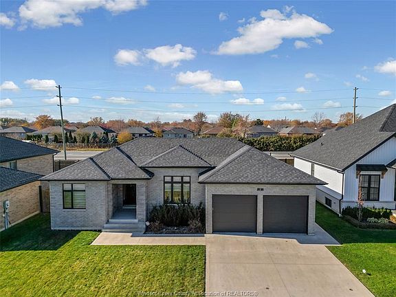 2nd image of 21 Sunningdale Dr