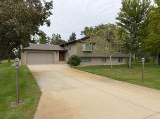 925 Parkside Dr SW, Huron, SD 57350