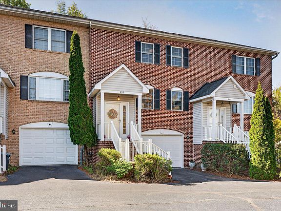 4th image of 298 Emerald Dr
