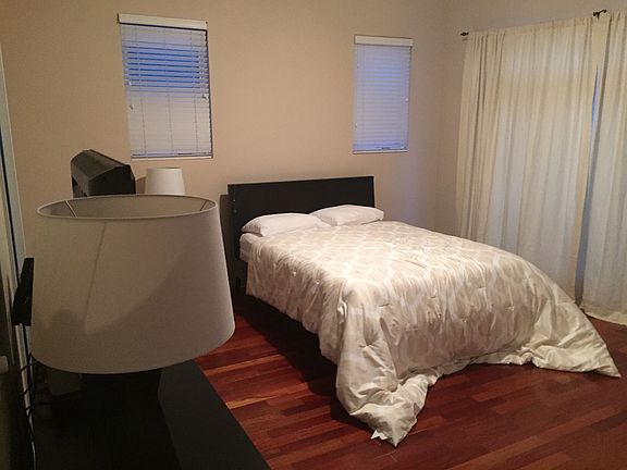 4th image of 922 N Paulina St #3