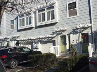 245 Beach Breeze Ln, Far Rockaway, NY 11692