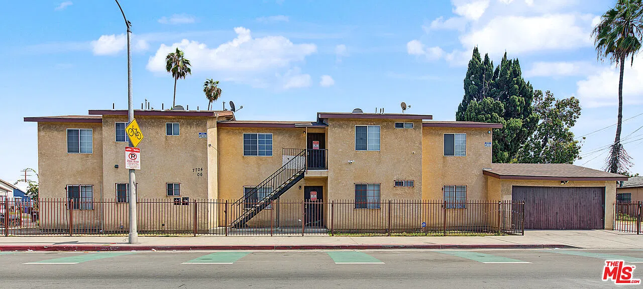 3 bed, 2.0 bath, 1368 sqft, $3,400 — Photo 1