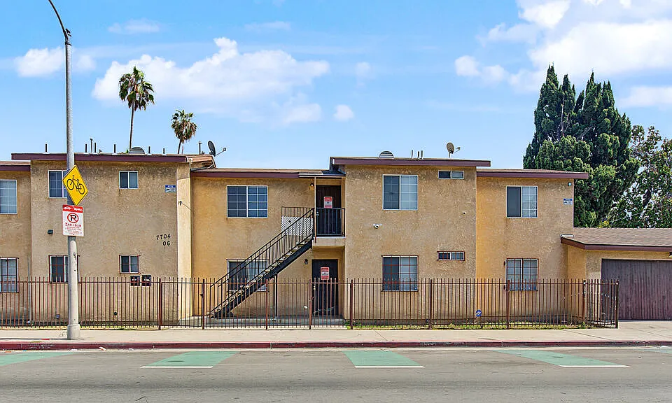 7704-7706 S Grand Ave