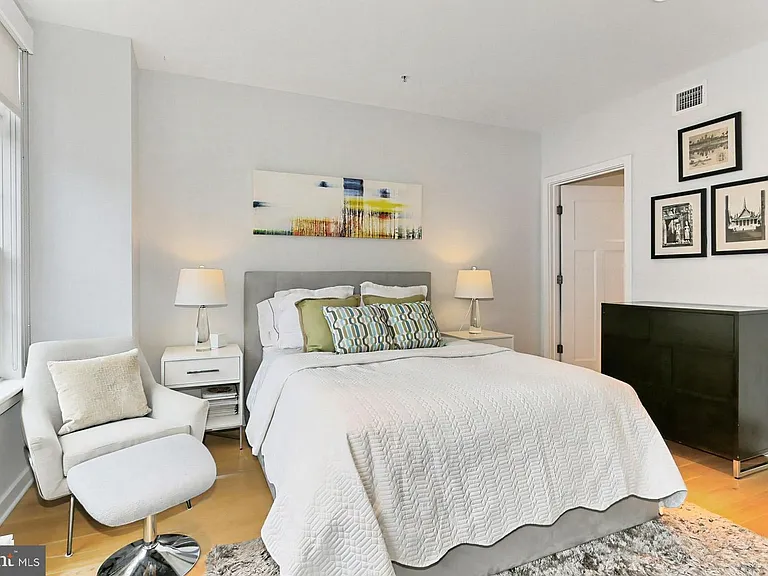 1700 Clarendon Blvd #123 — Photo 27