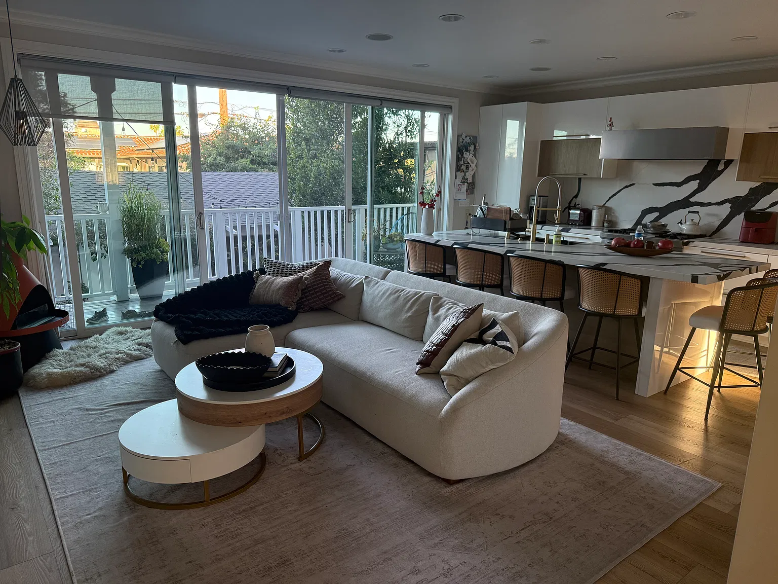 4 bed, 3205 sqft, $10,000 — Photo 3