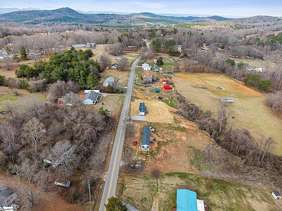 3rd image of 139 Davis Rd