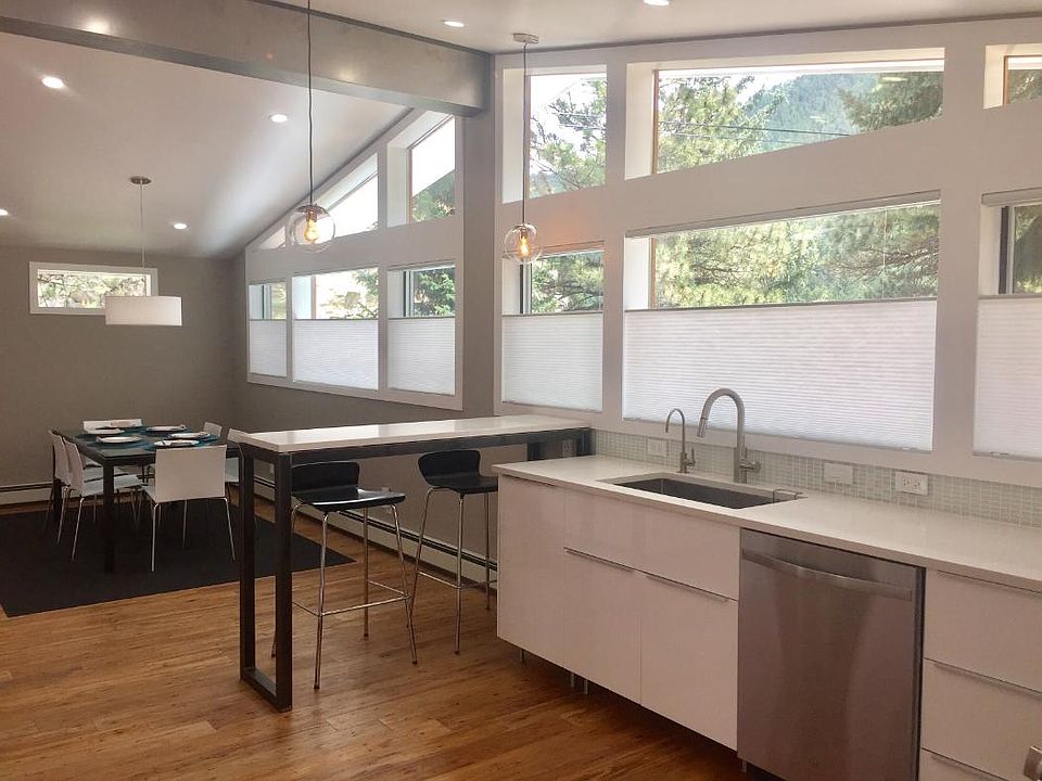 open floor plan features large wall to wall windows