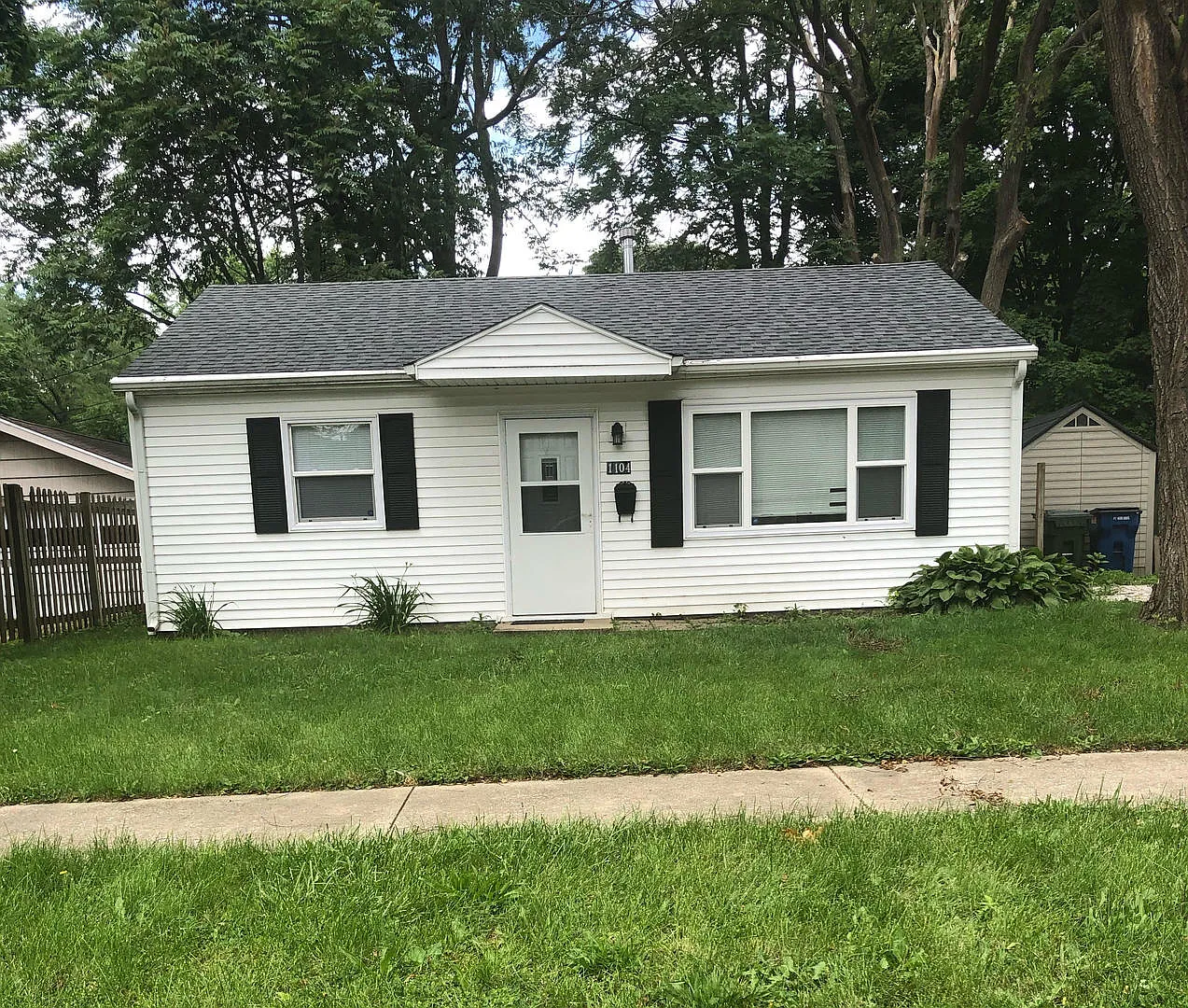 1104 E Florida Ave photo 1
