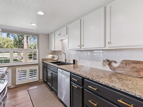5th image of 420 N Windward Dr