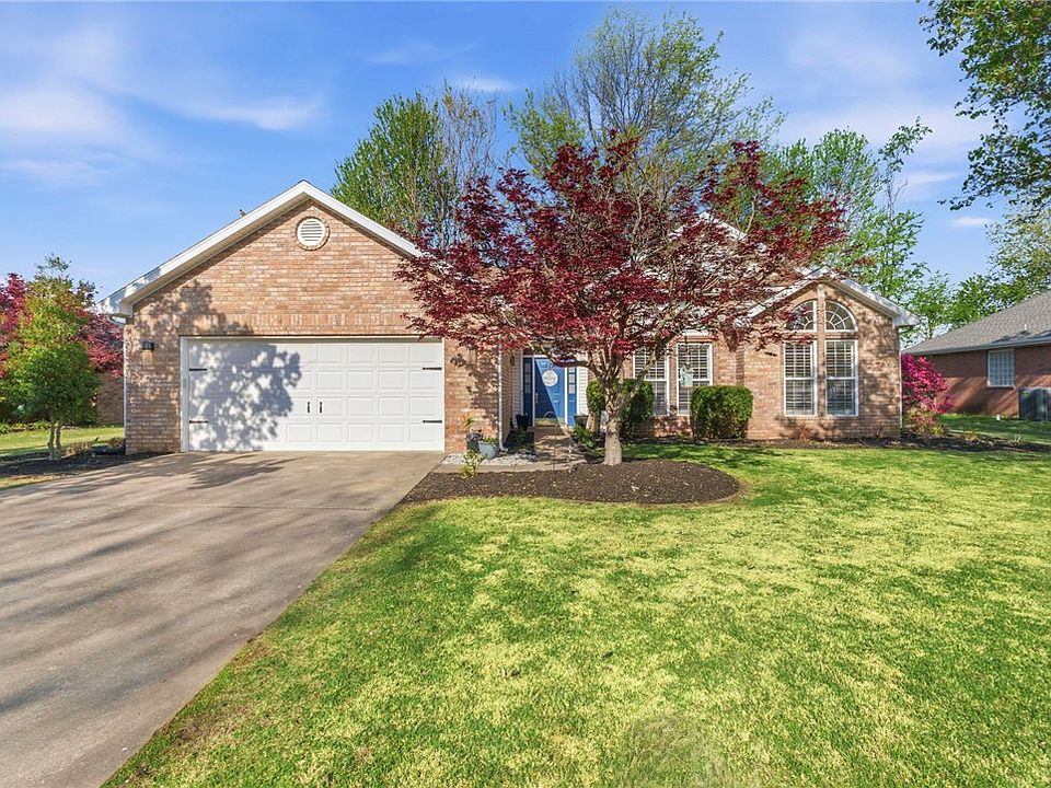 1st image of 316 Center Dr