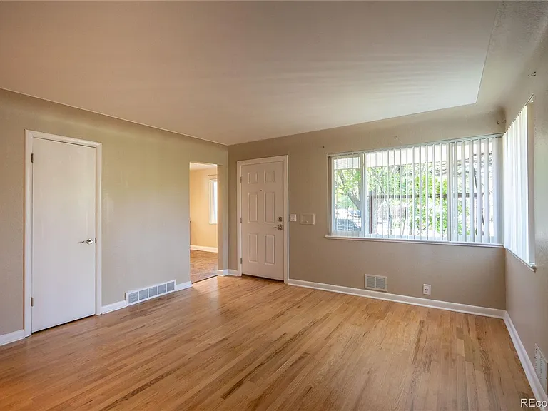 739 S Krameria St — Photo 14