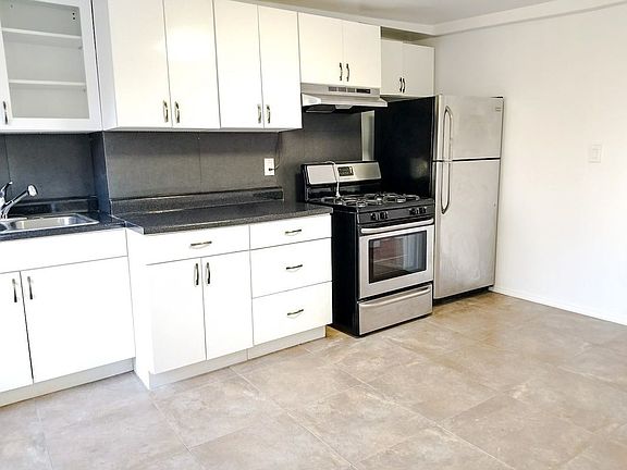 2nd image of 156 Wythe Ave APT 3