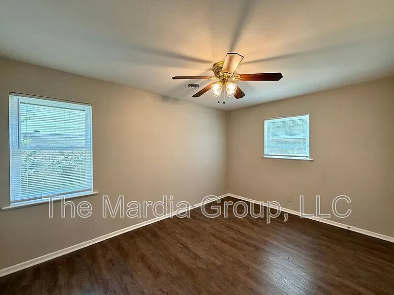 3720 Eastridge Dr — Photo 7