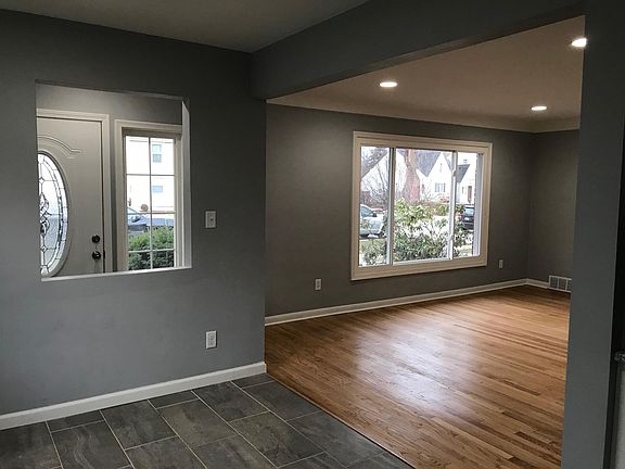 2nd image of 995 Riverbank St