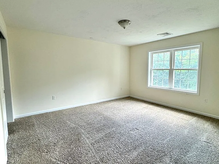 5 Rogers Way — Photo 3