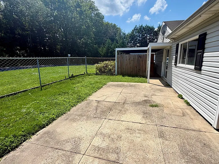 6225 Hollow Dr — Photo 8