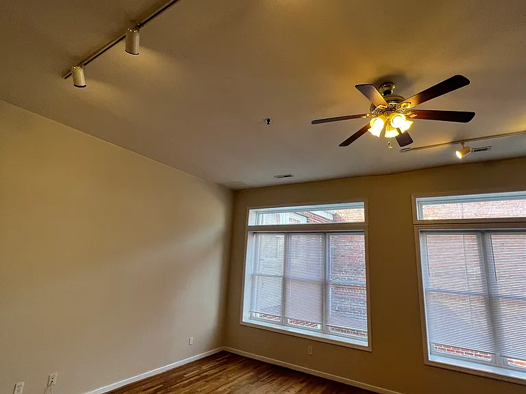 803 W Broad St #1 — Photo 28