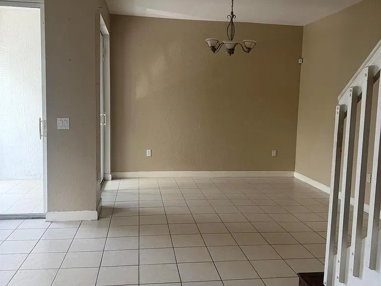 1121 Shoma Dr — Photo 15