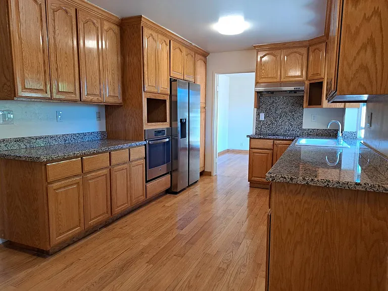 21835 Hyannisport Dr — Photo 3