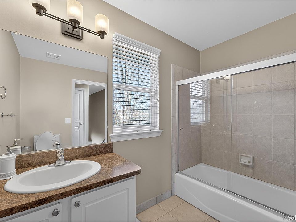 11693 Squiers Blvd, photo 11