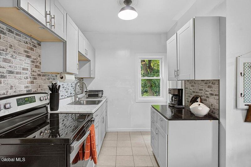5th image of 267 Poplar Avenue