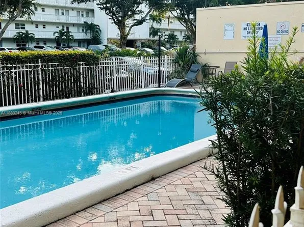 1300 Moffett St APT 104, Hallandale, FL 33009