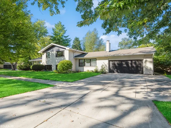 725 Locust Rd, Wilmette, IL 60091