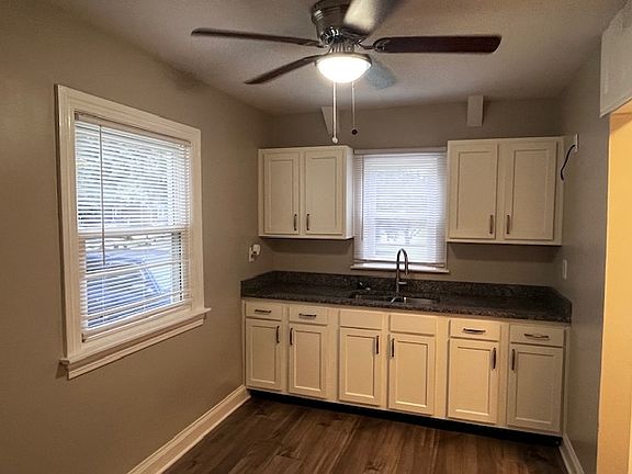 5th image of 10303 Fox Ave