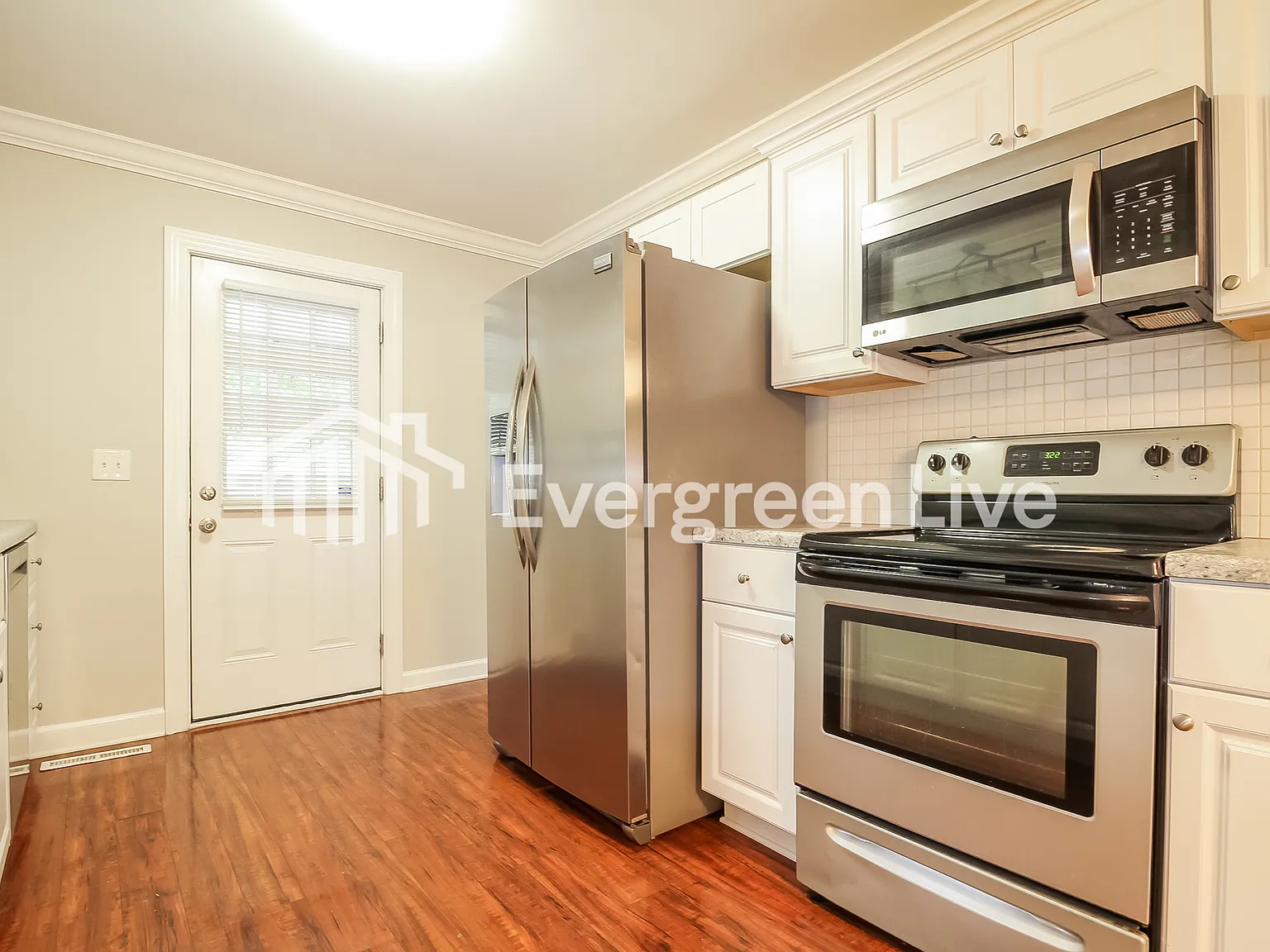 3 bed, 2.0 bath, 1600 sqft, $1,695 — Photo 3
