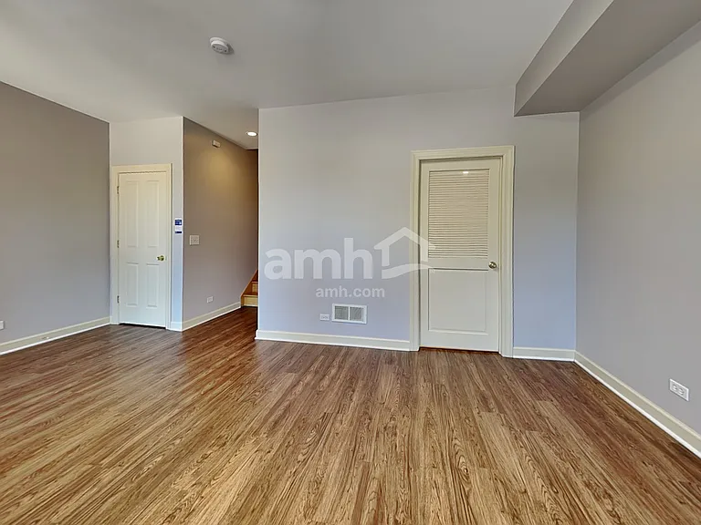 576 N River St — Photo 7
