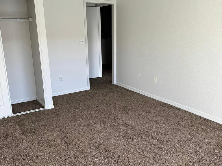 3220 W Oak St — Photo 10