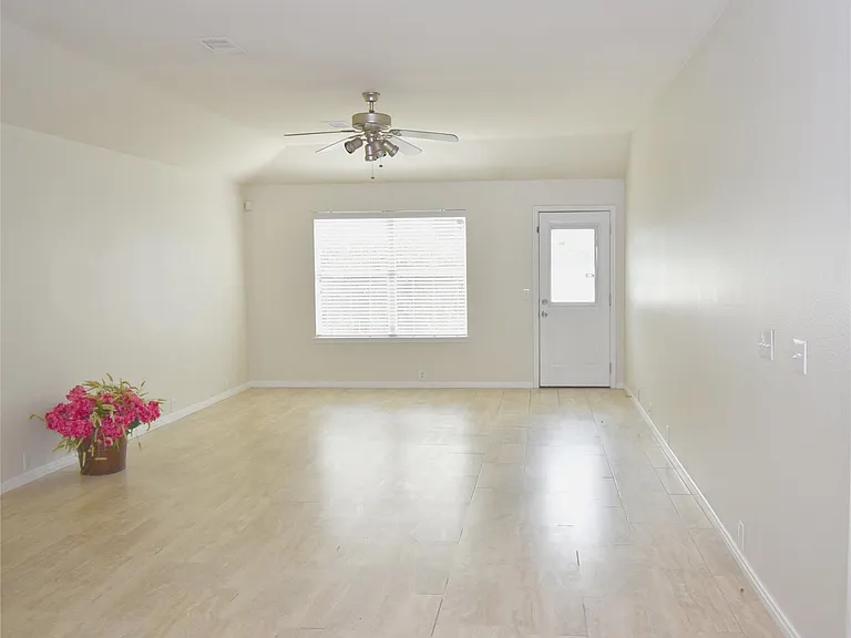 4717 Foster Hill Ct — Photo 12