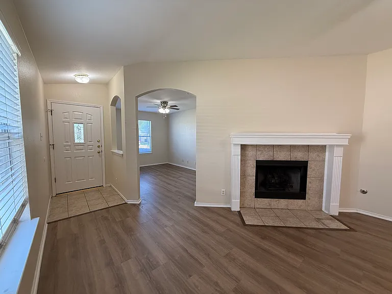 311 McCarthur Dr — Photo 3