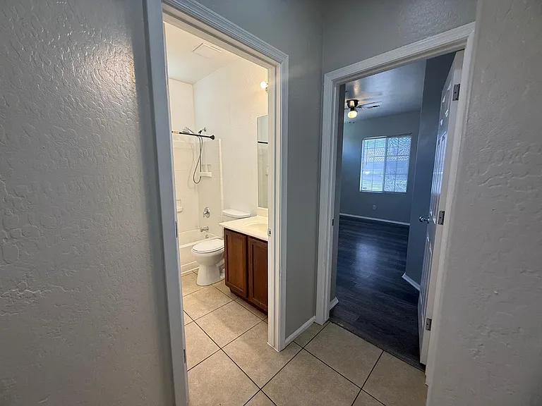 902 E Dee St — Photo 18