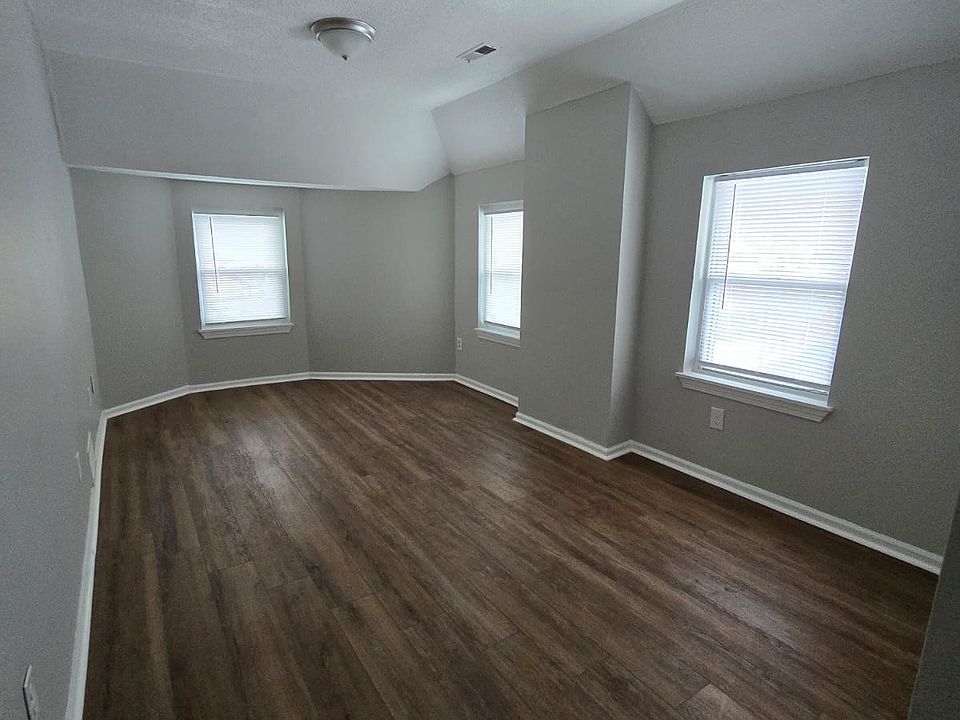 1st image of 138 Hallock Ave #3LL