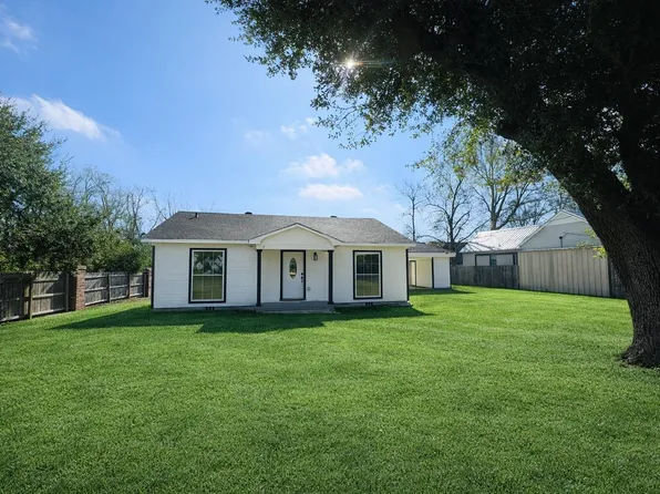 1221 W Sabine St, Carthage, TX 75633