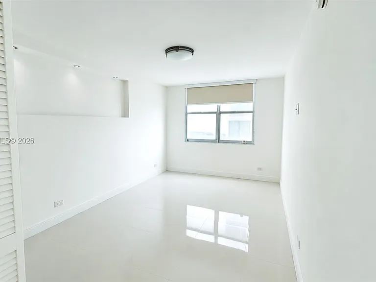 6039 Collins Ave #401 — Photo 6