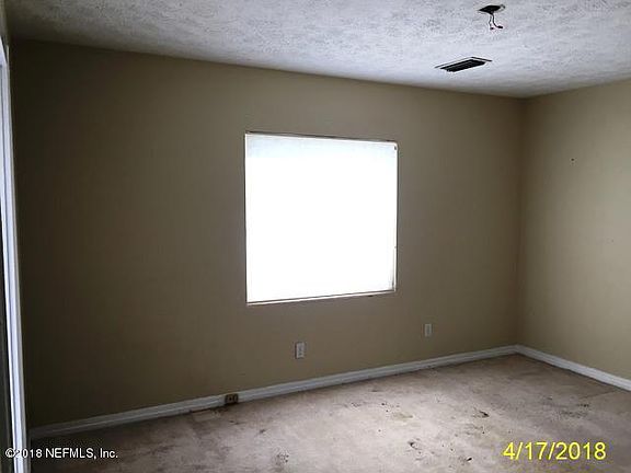 5th image of 327 Brooks Cir E