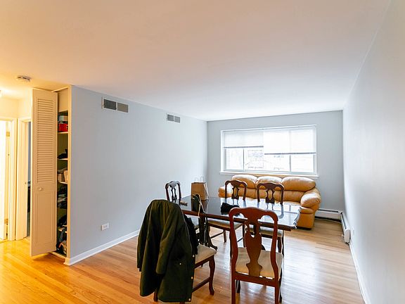 3rd image of 2827 N Cambridge Ave APT 307