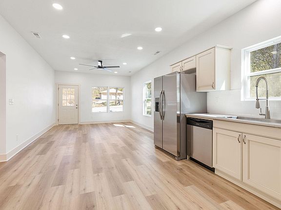 5th image of 4058 Red Oak