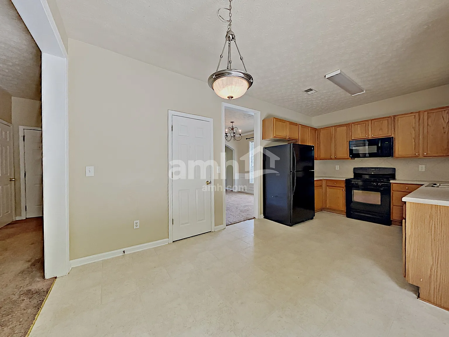 4 bed, 2.5 bath, 2448 sqft, $2,555 — Photo 4