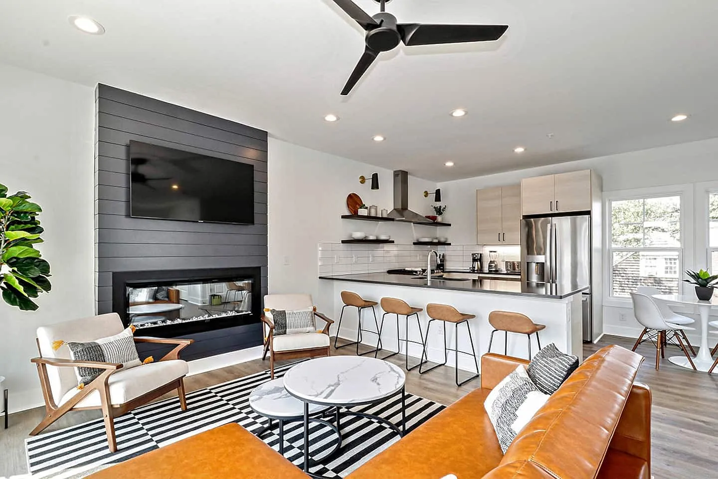 2530 Pacific Avenue - 6 — Photo 2