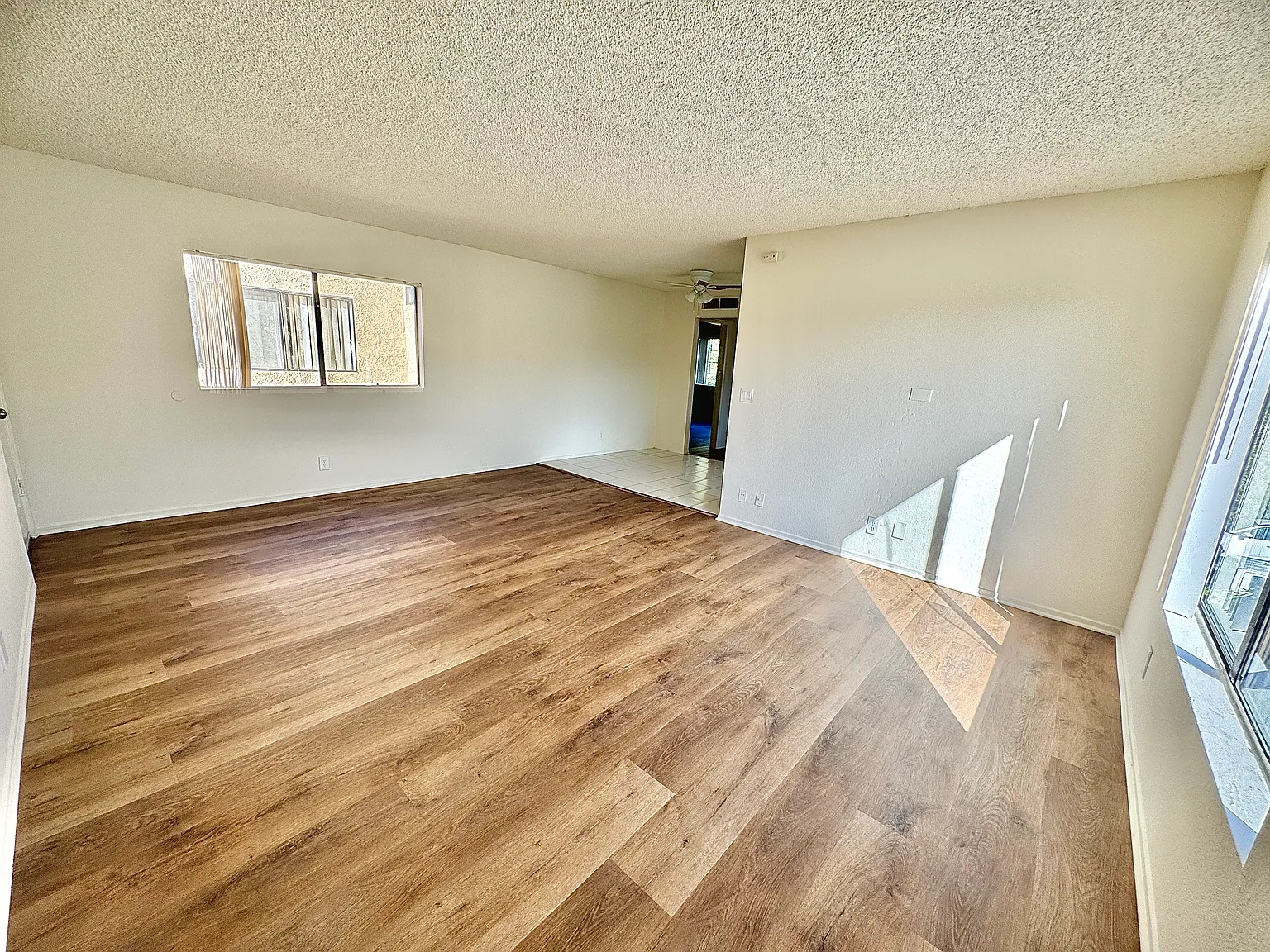 2 bed, 1000 sqft, $2,925 — Photo 3