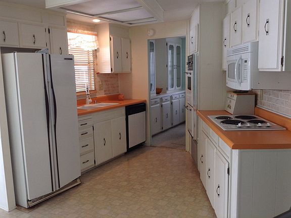 3rd image of 243 San Carlos St