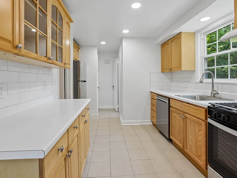 30 Kinderkamack Rd — Photo 7