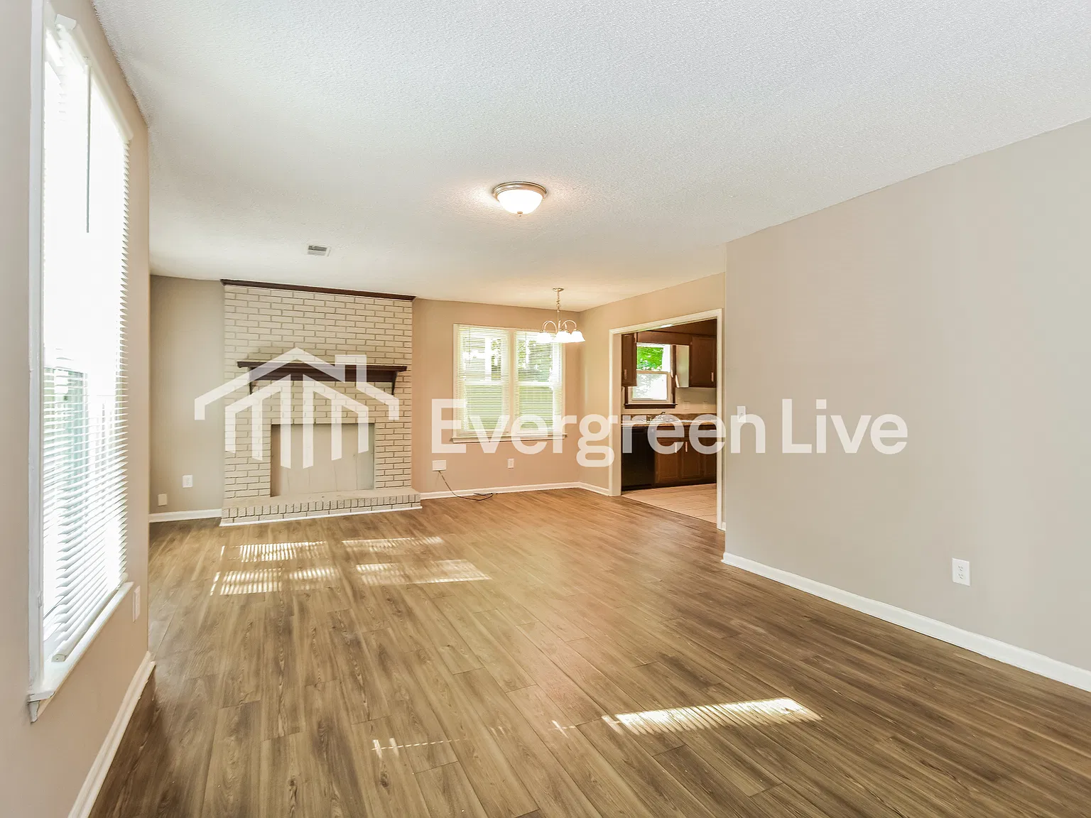 3 bed, 2.0 bath, 1127 sqft, $1,495 — Photo 3